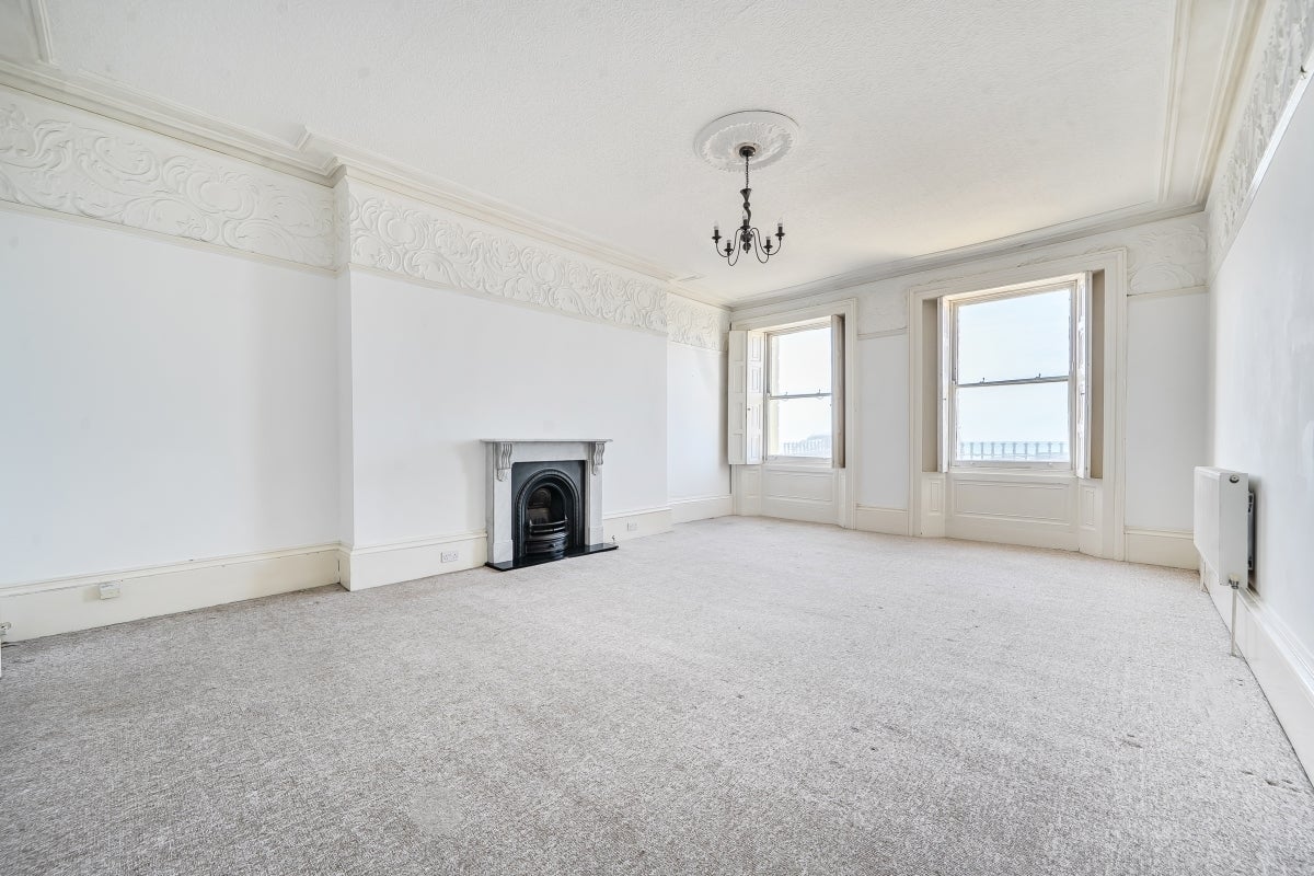 Flat Brunswick Terrace in Hove