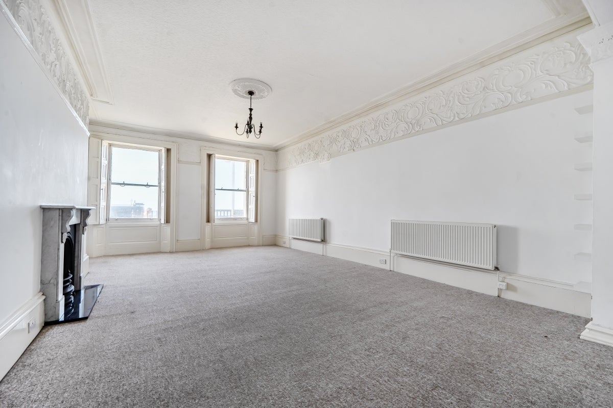 Flat Brunswick Terrace in Hove