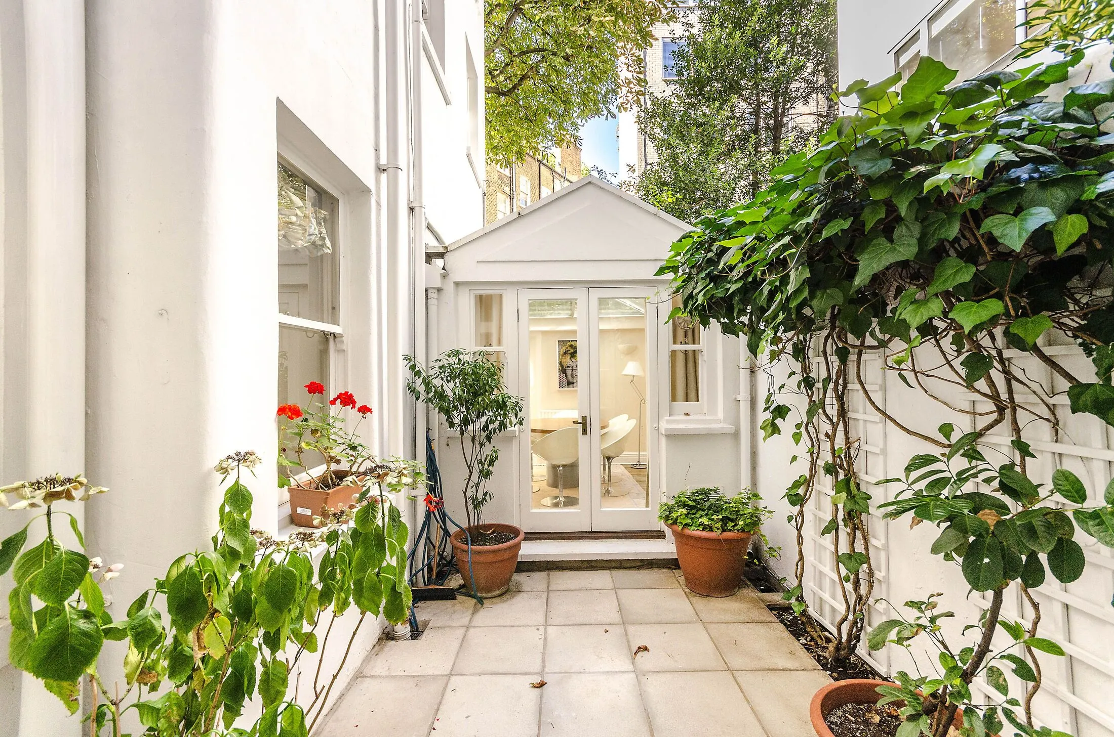 Flat Old Brompton Road in Greater London