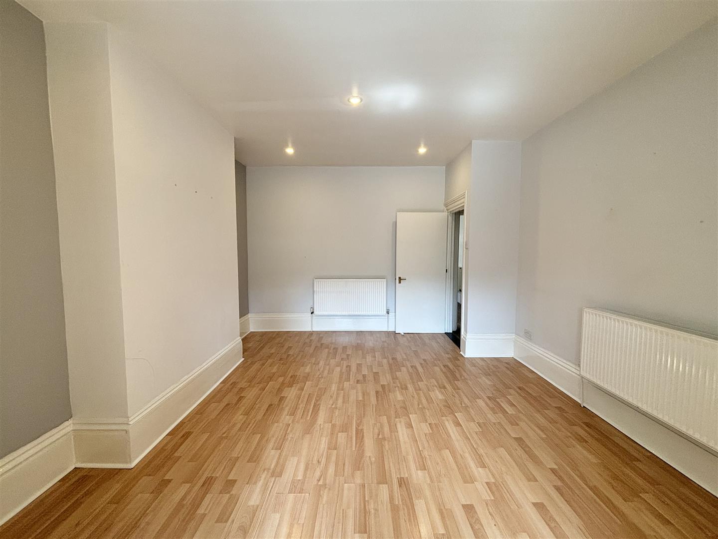 Flat Elphinstone Road in Portsmouth