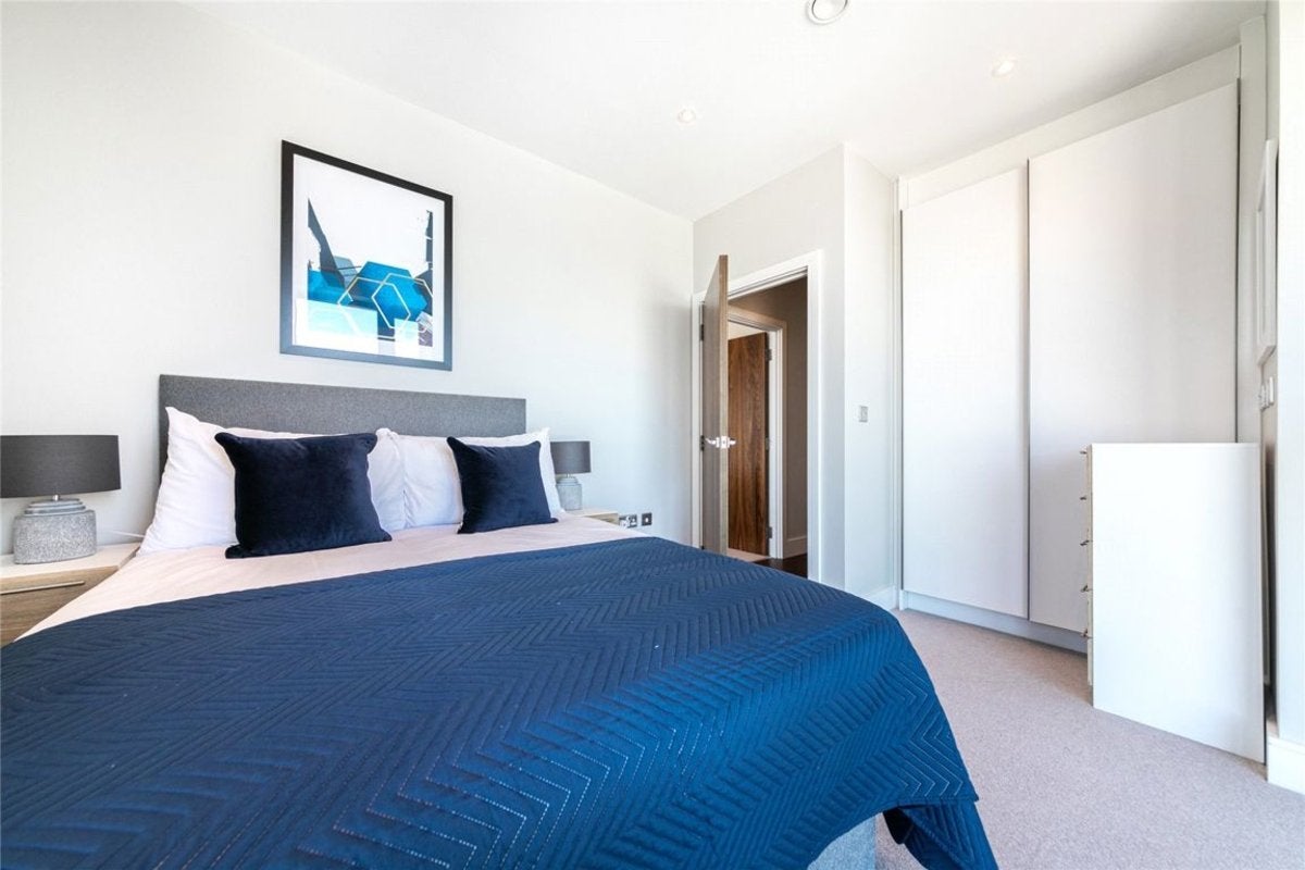 Flat Silvocea Way in Greater London