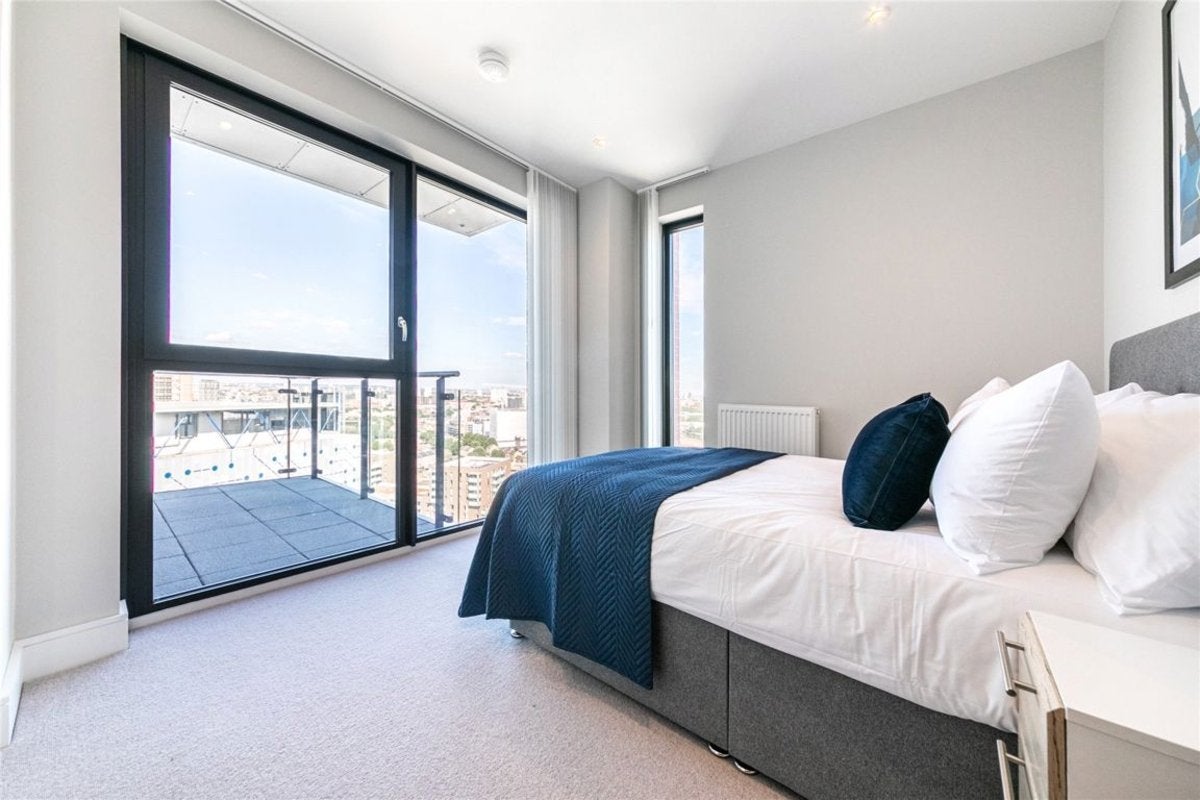 Flat Silvocea Way in Greater London