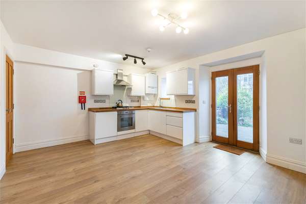 Flat Bellevue Crescent in Bristol