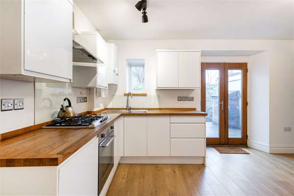 Flat Bellevue Crescent in Bristol