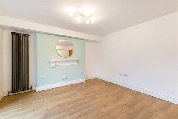 Flat Bellevue Crescent in Bristol