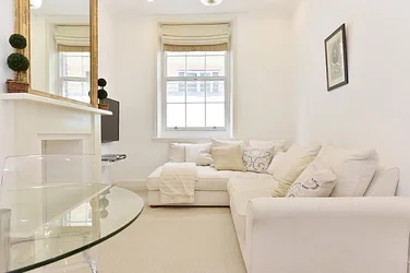 Flat Pavilion Road in Greater London