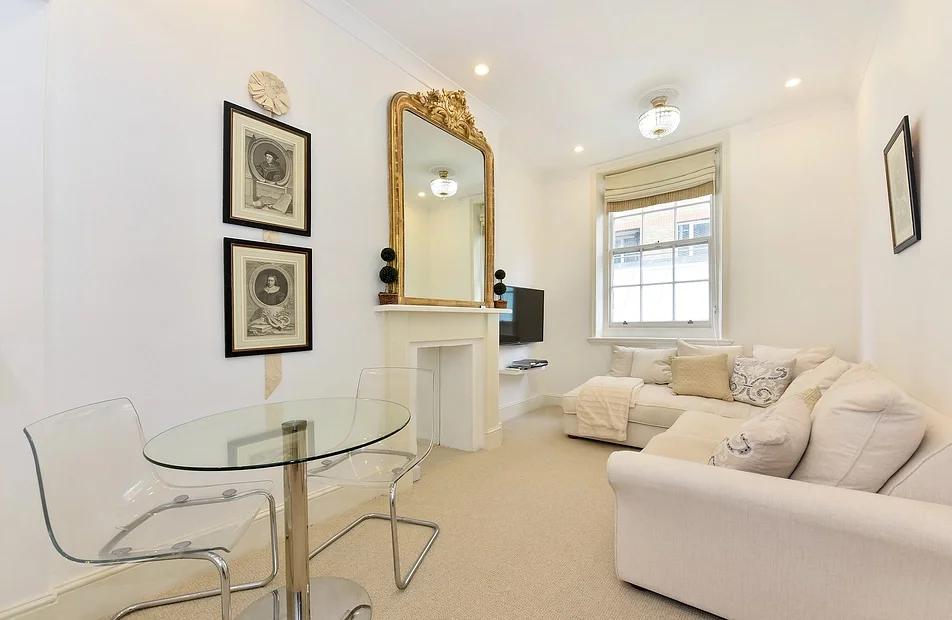 Flat Pavilion Road in Greater London