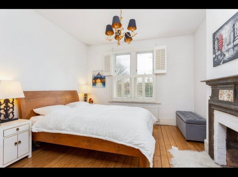 Room Earlsfield Road in Greater London