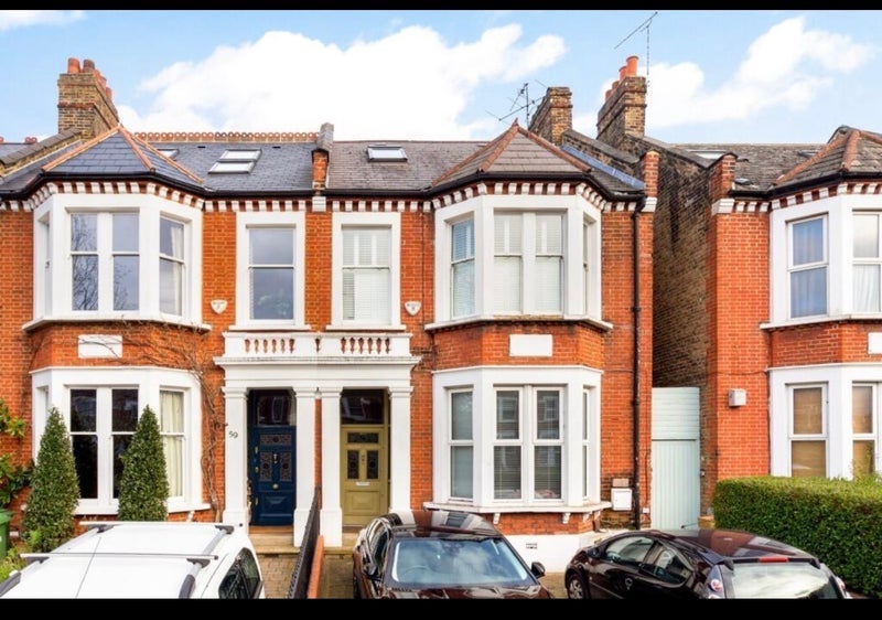 Room Earlsfield Road in Greater London