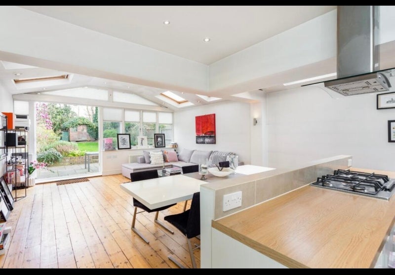 Room Earlsfield Road in Greater London