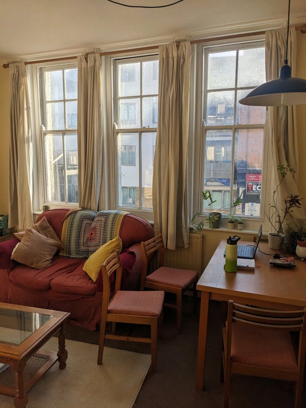 Room Horn Lane in Greater London