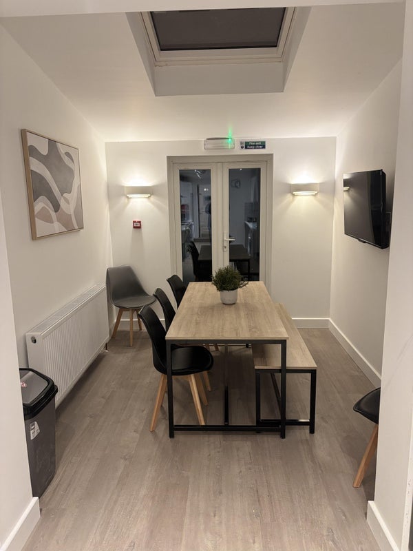 Room Westbury Road in Greater London