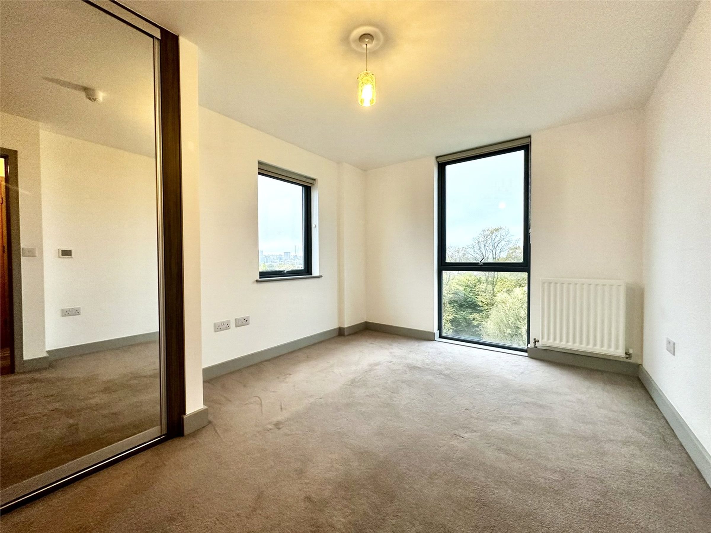 Flat Central Road in Bristol