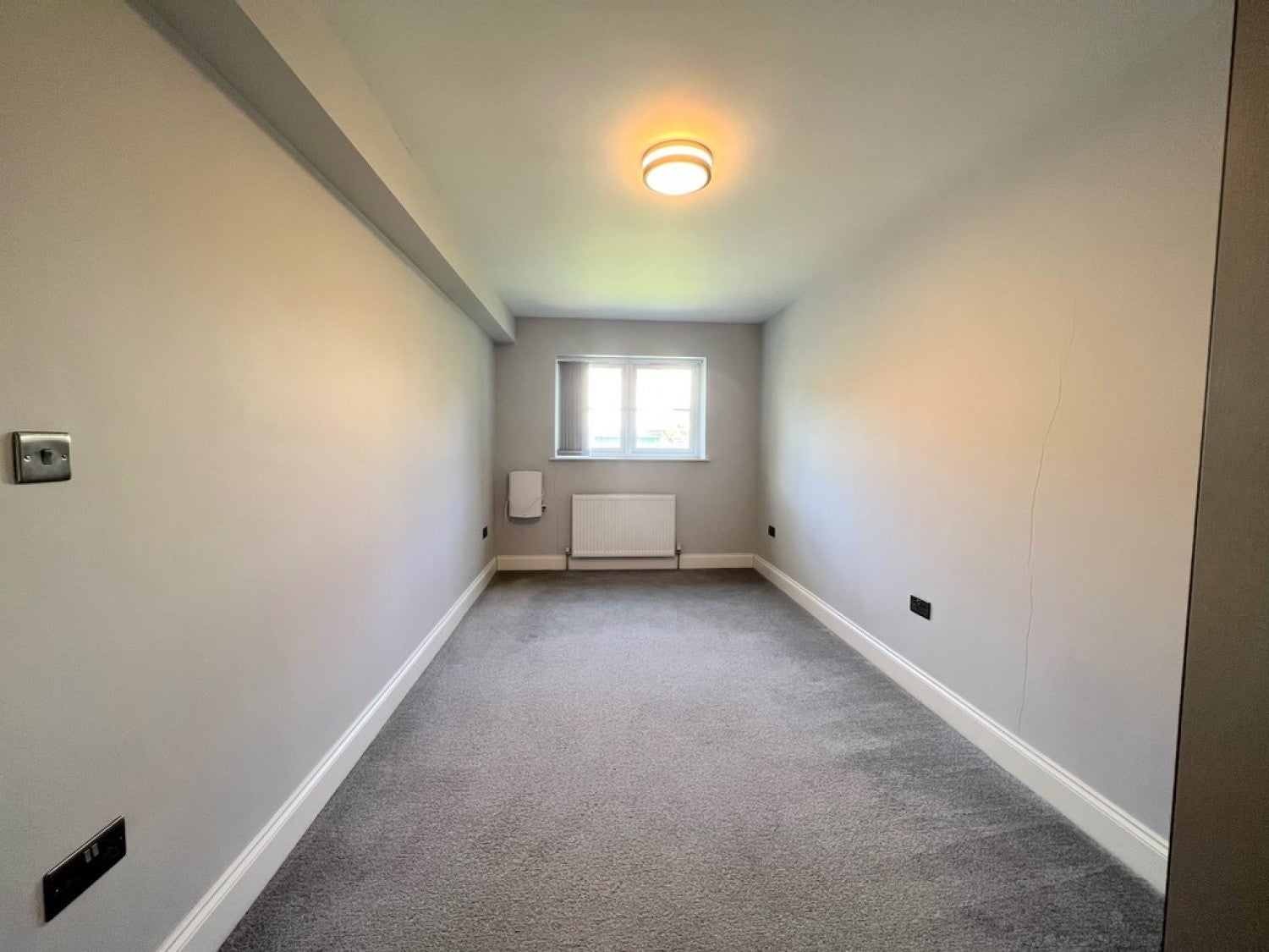 Flat Chequers Road in Basingstoke and Deane