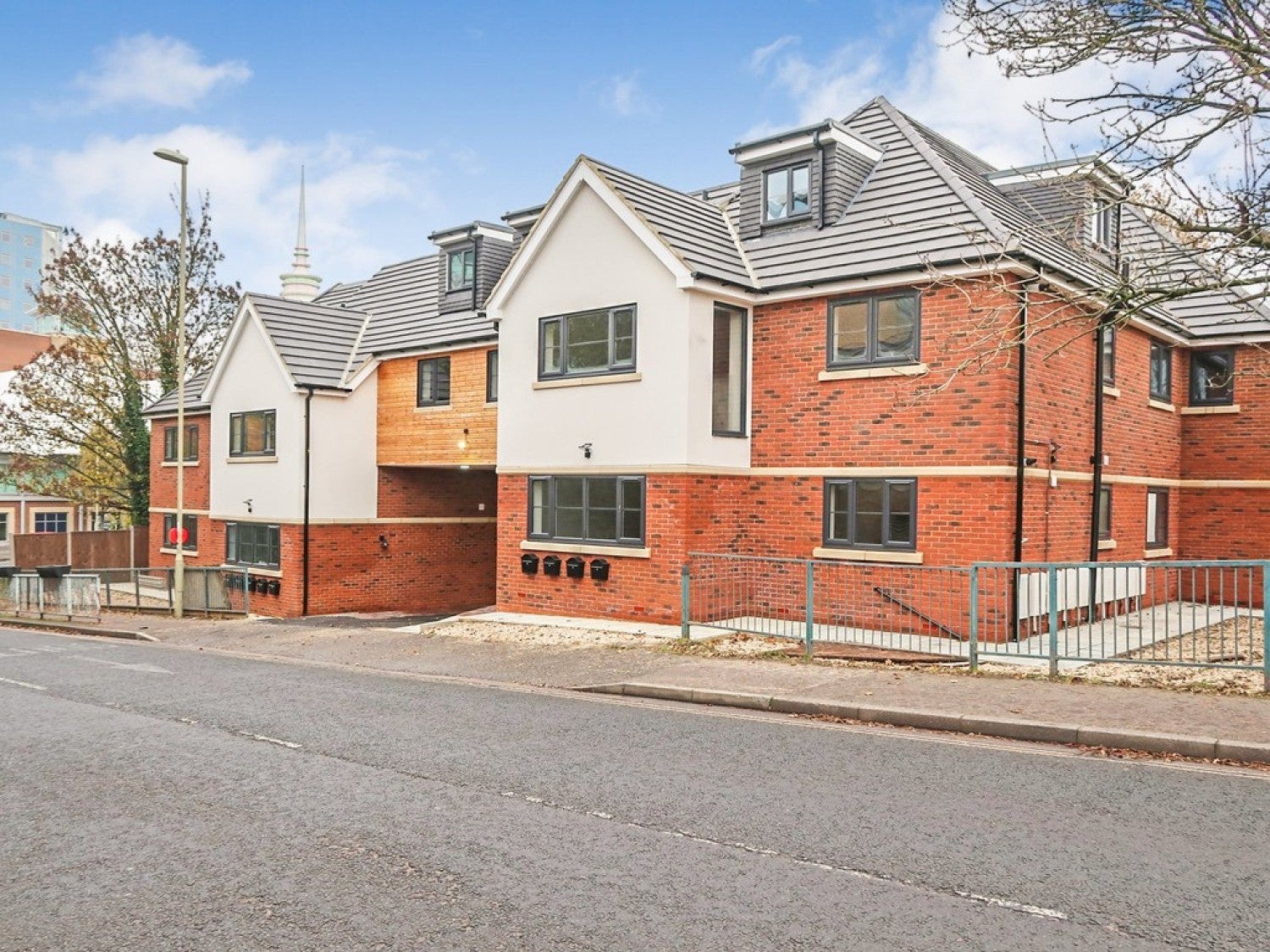 Flat Chequers Road in Basingstoke and Deane