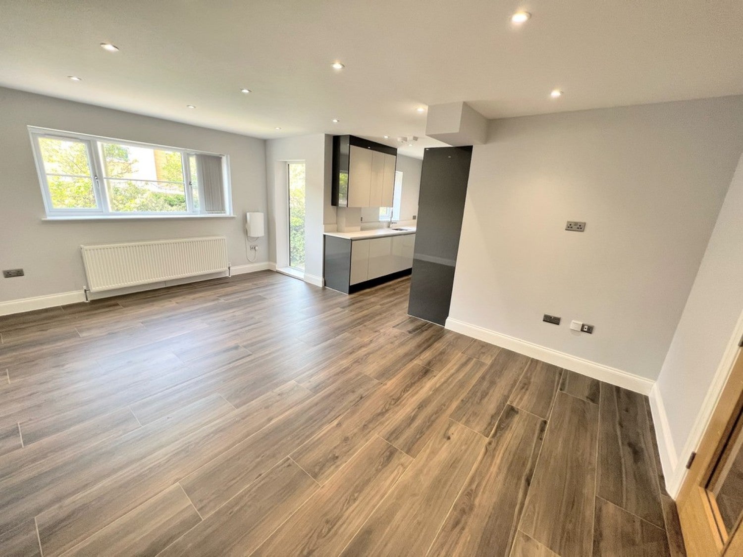 Flat Chequers Road in Basingstoke and Deane