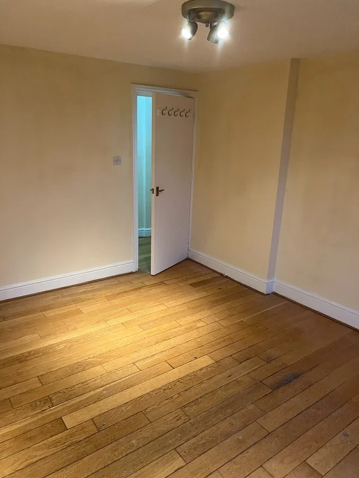 Flat Park Lane in Greater London