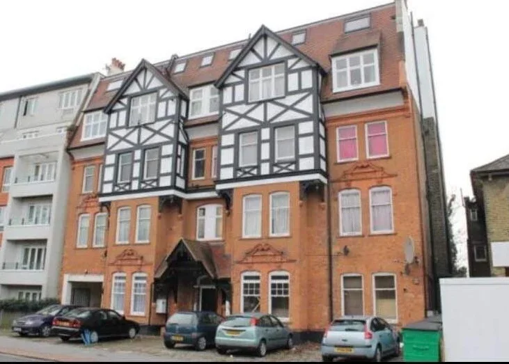 Flat Park Lane in Greater London