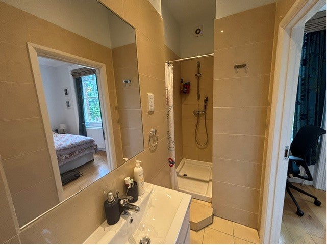 Flat Netherhall Gardens in Greater London