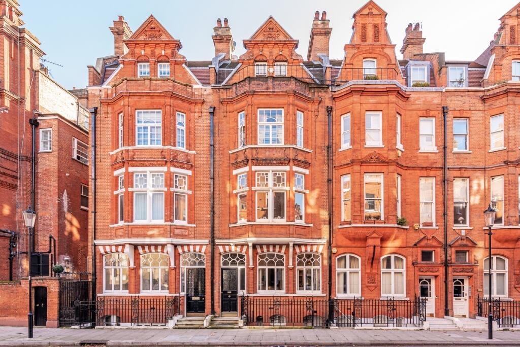 Flat Draycott Place in Greater London