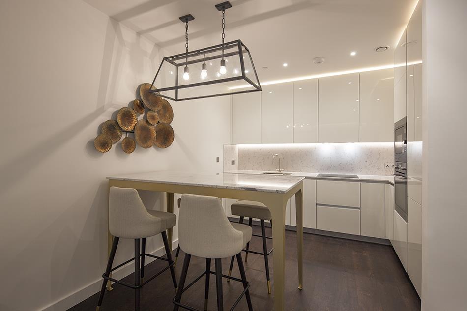 Flat Ponton Road in Greater London