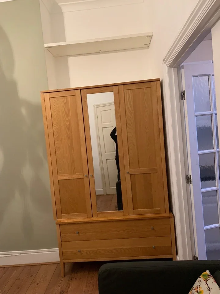Room Queen's Road in Greater London