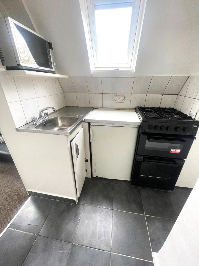 Flat Stanmore Hill in Greater London