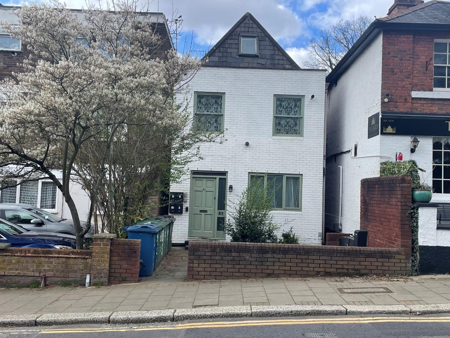 Flat Stanmore Hill in Greater London