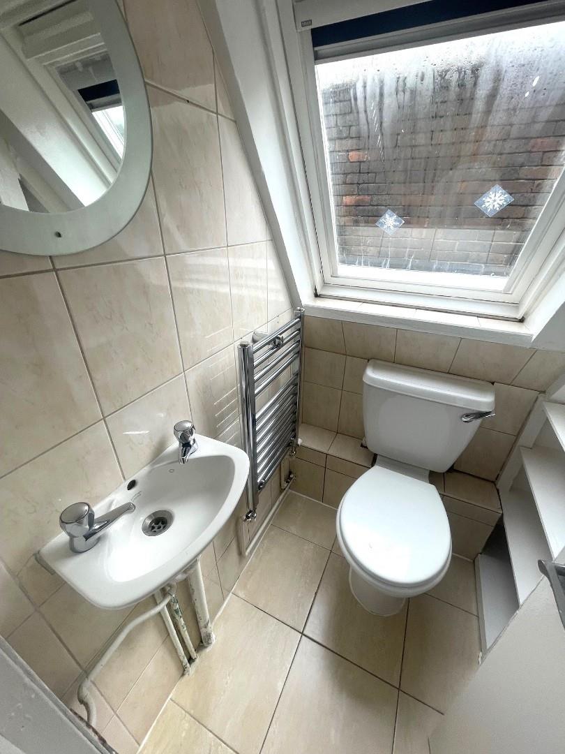 Flat Stanmore Hill in Greater London