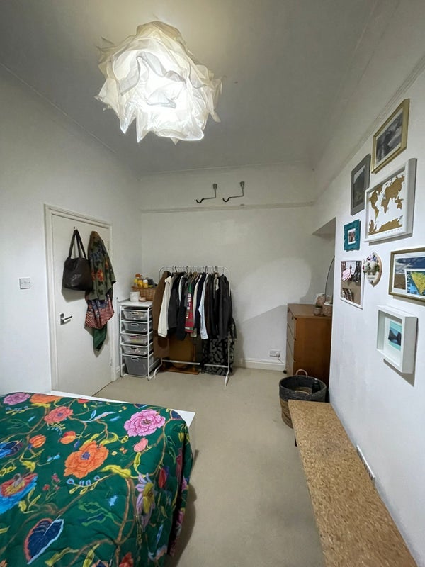 Room Claude Road in Cardiff