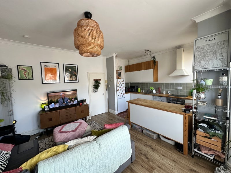 Room Claude Road in Cardiff