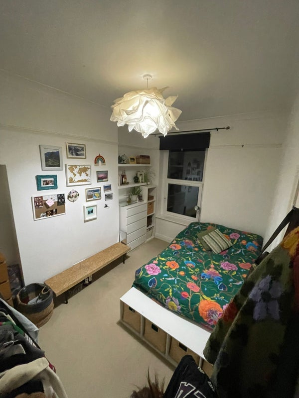 Room Claude Road in Cardiff