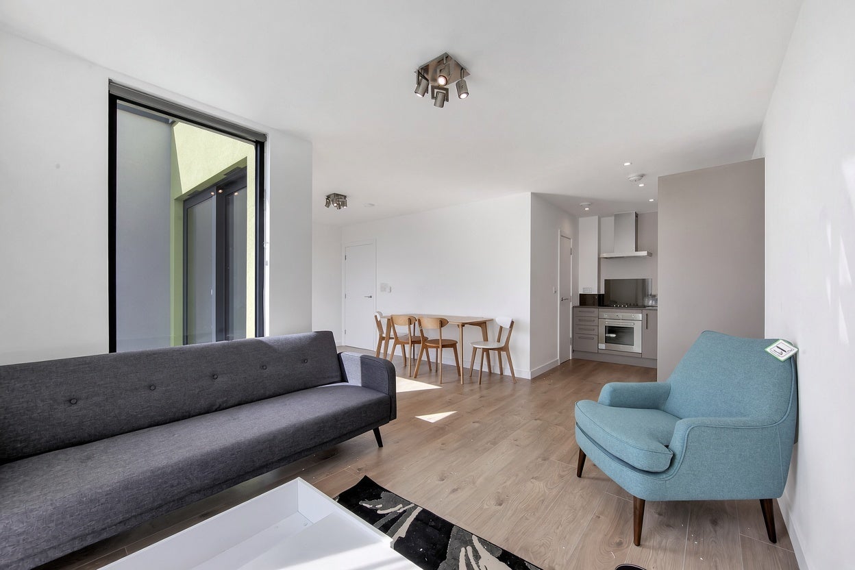 Flat Rotherhithe New Road in Greater London