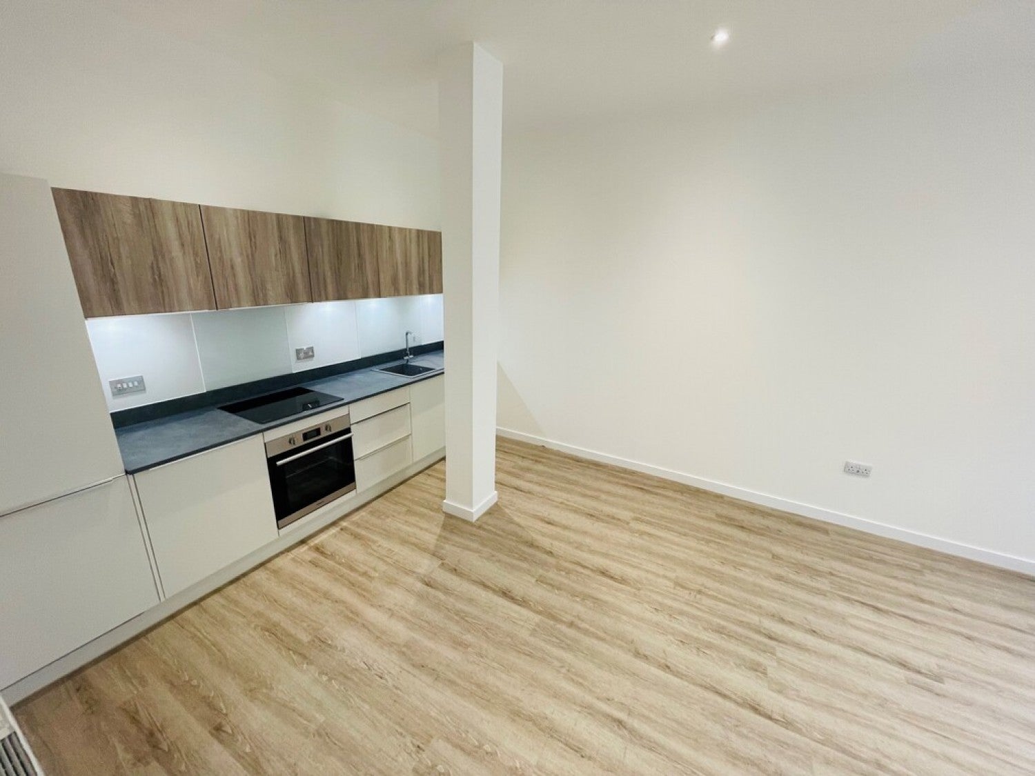 Flat Ashwood Way in Basingstoke and Deane