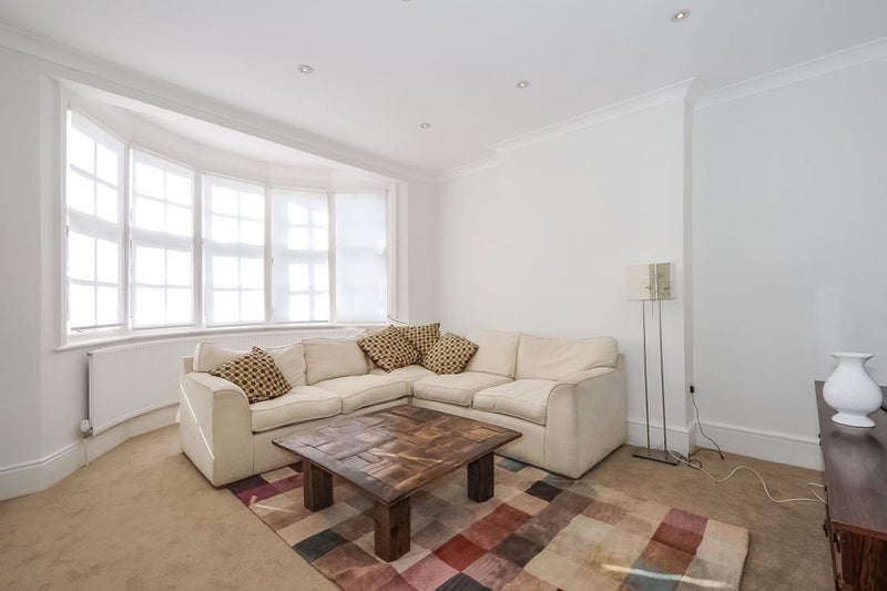 Flat Windsor Road in Greater London