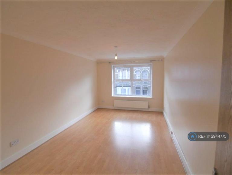 Flat Trafalgar Street in Greater London
