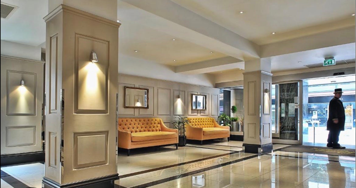 Flat Sloane Avenue in Greater London