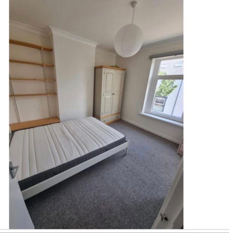 Room Rhymney Street in Cardiff
