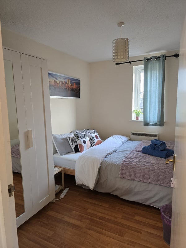 Room Ashdown Walk in Greater London