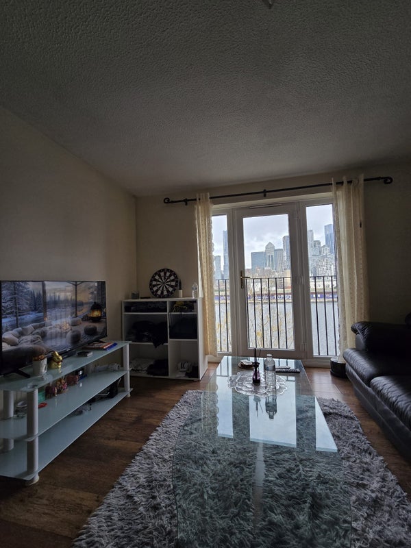 Room Ashdown Walk in Greater London