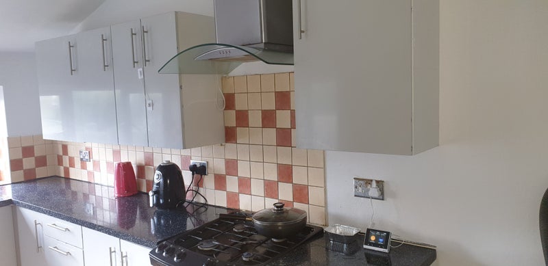 Room Llanover Road in Greater London