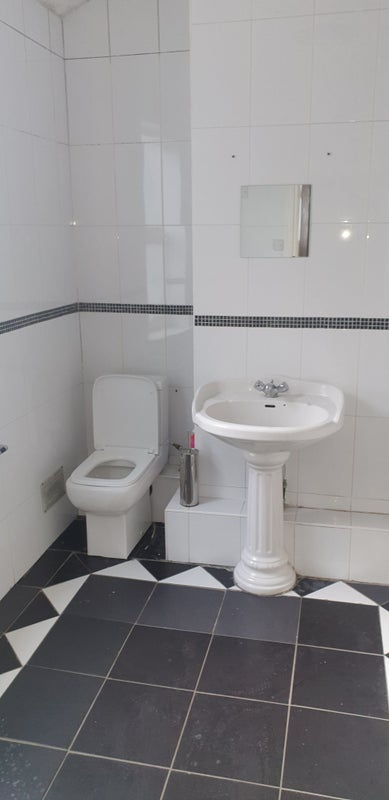 Room Llanover Road in Greater London