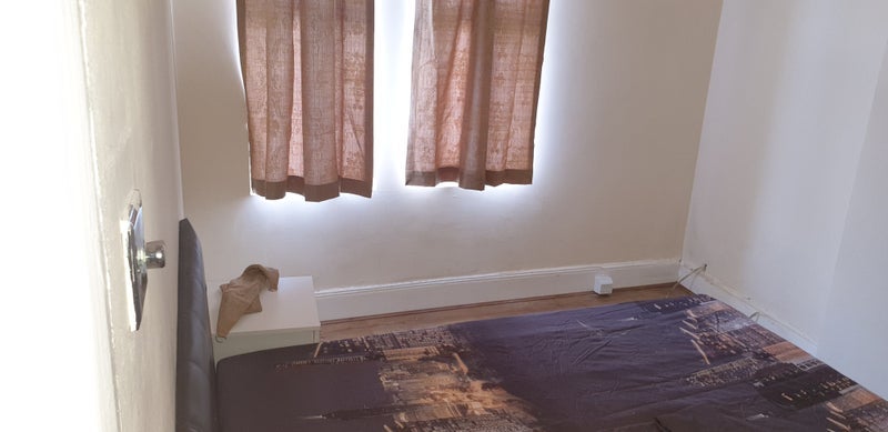 Room Llanover Road in Greater London