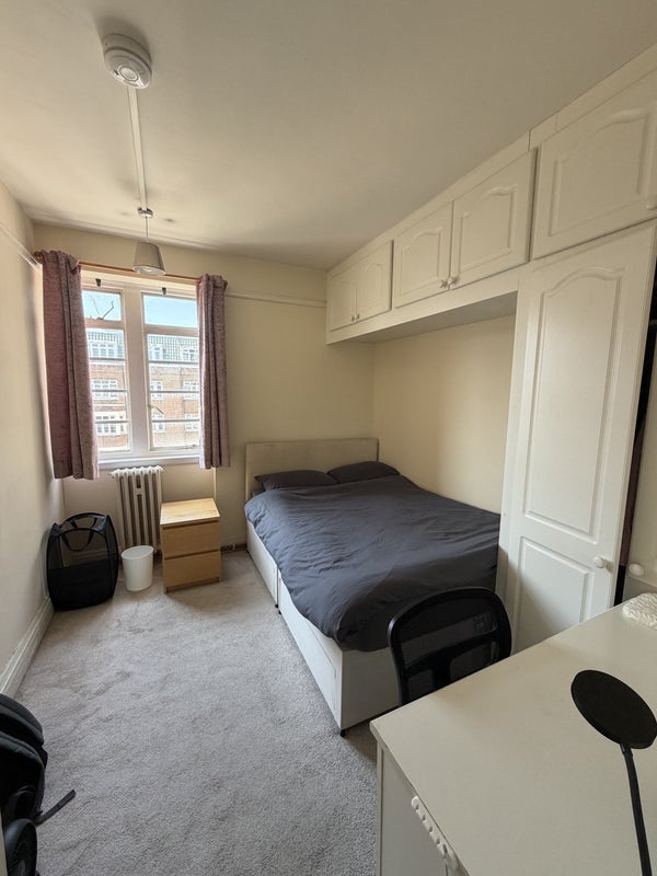 Room Logan Place in Greater London