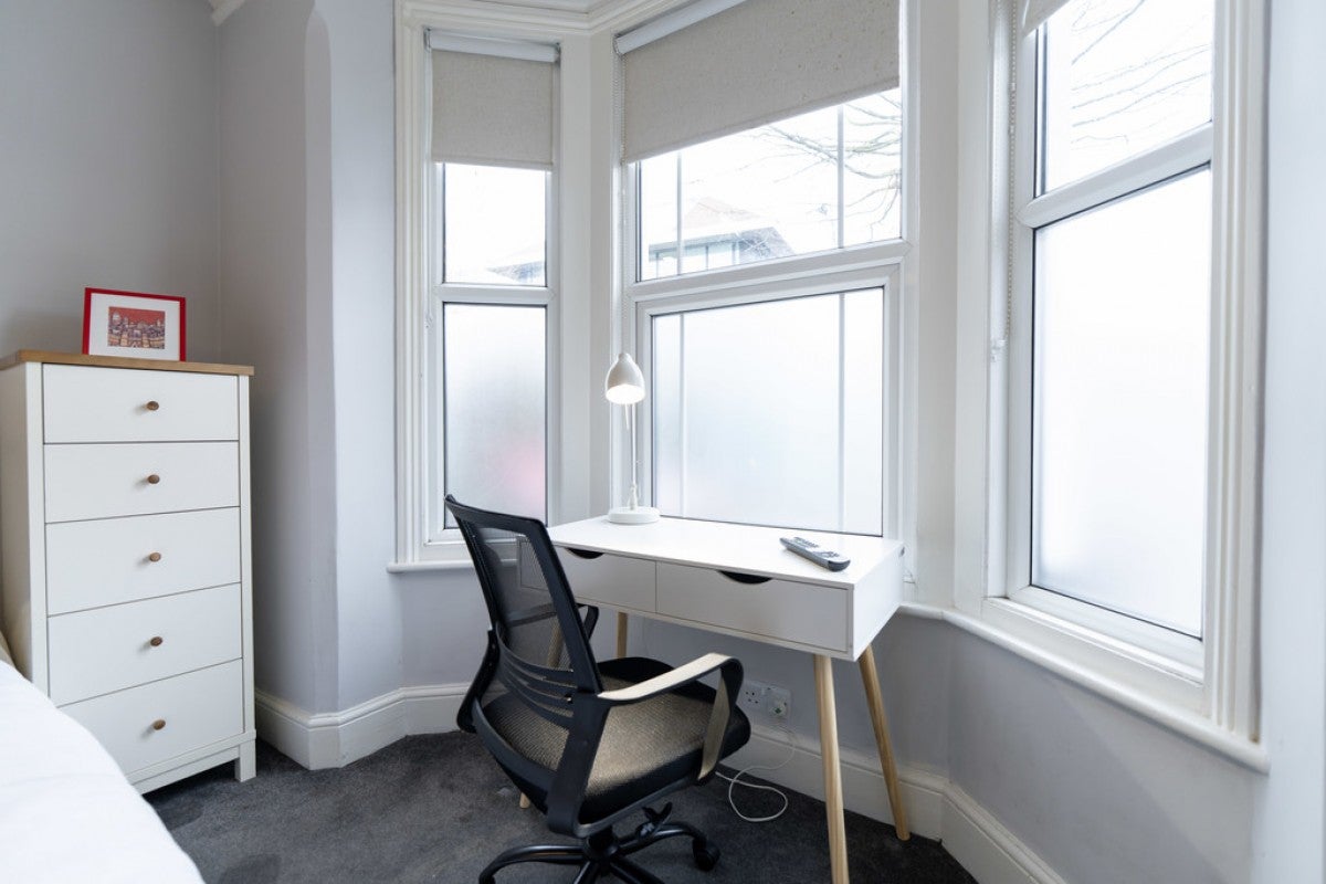 Room Caversham Road in Reading
