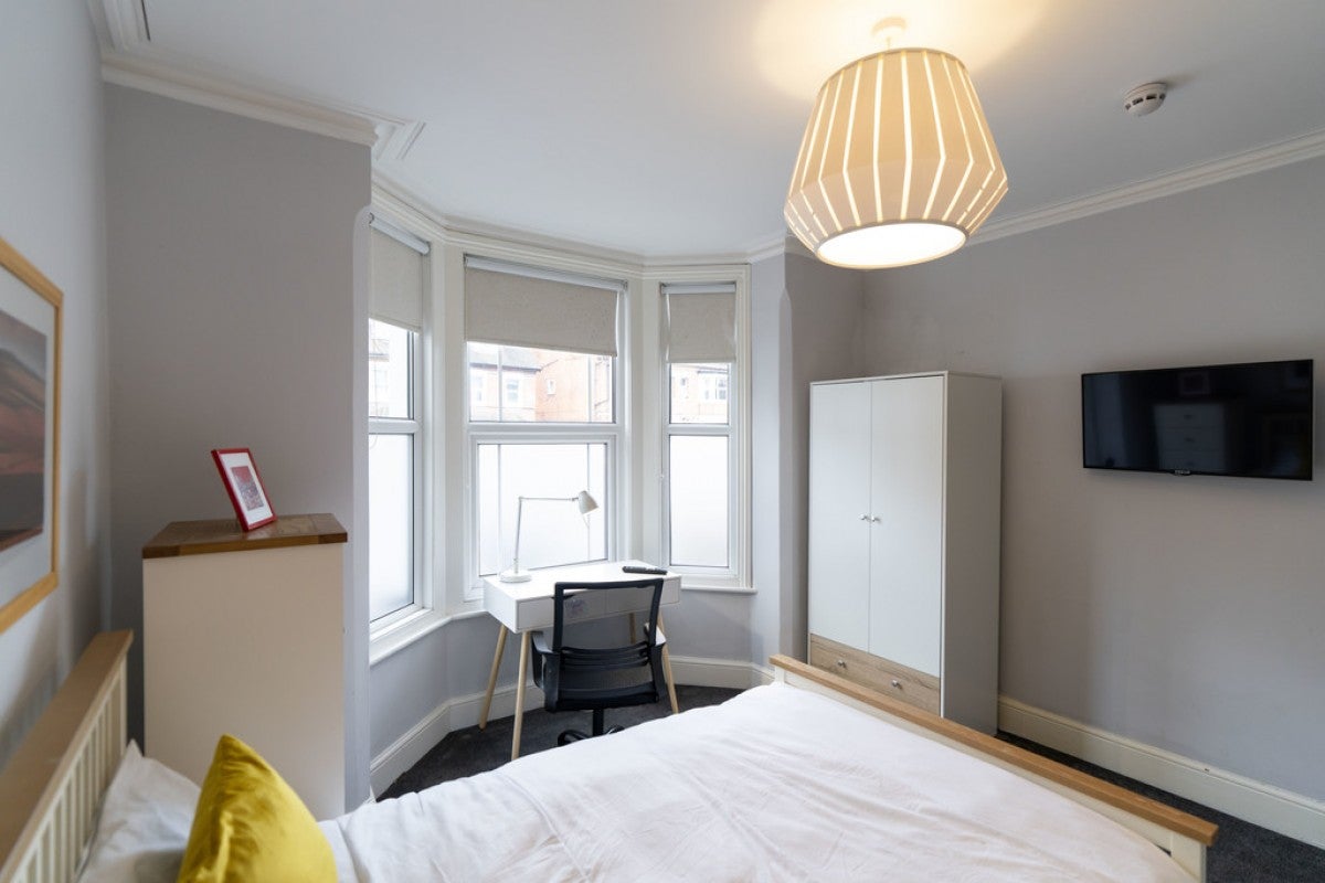 Room Caversham Road in Reading