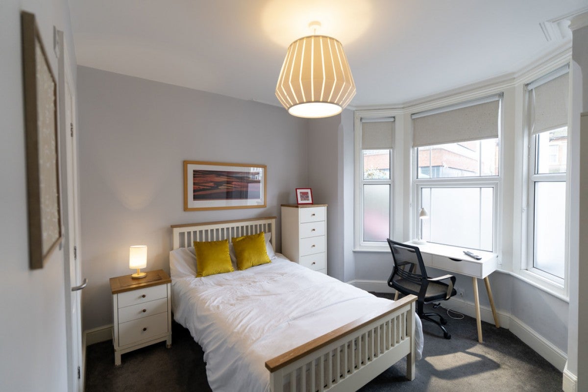 Room Caversham Road in Reading