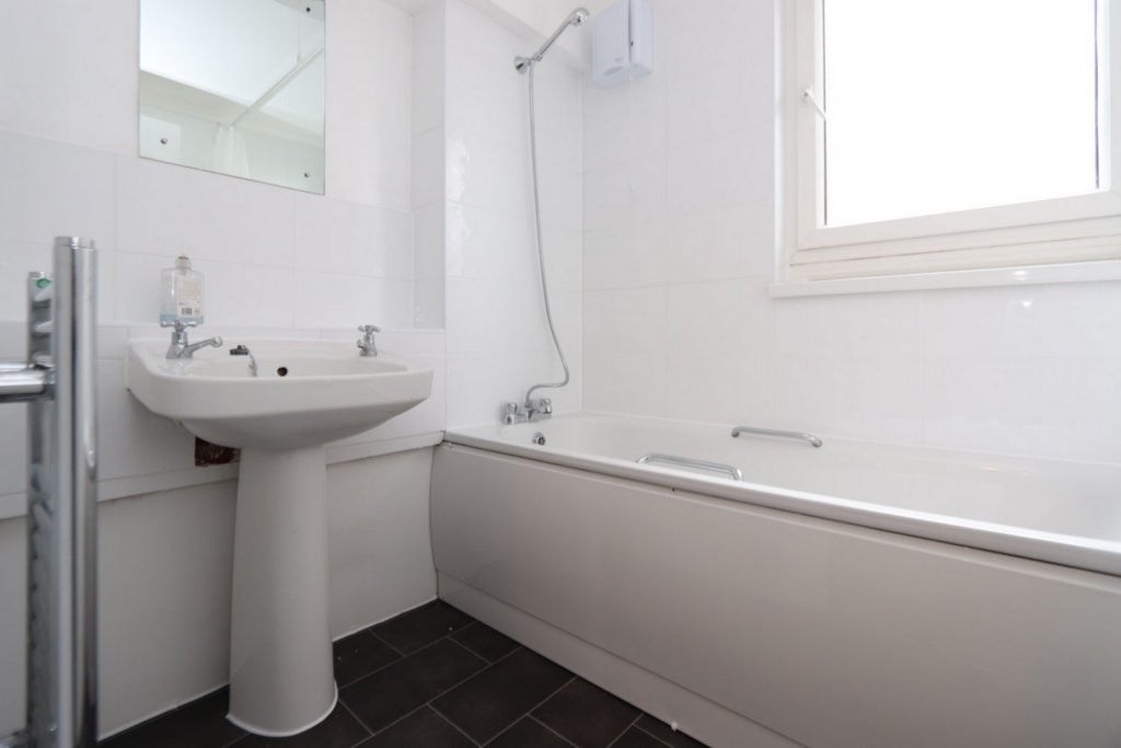 Room Globe Road in Greater London