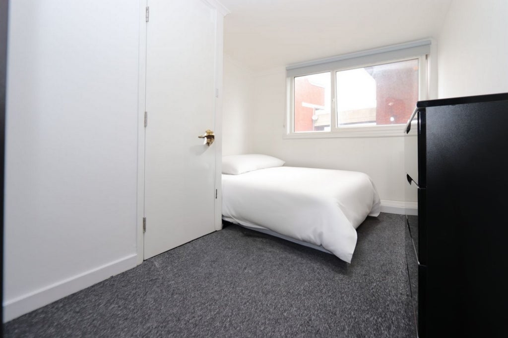 Room Globe Road in Greater London