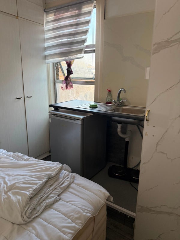 Room George Lane in Greater London